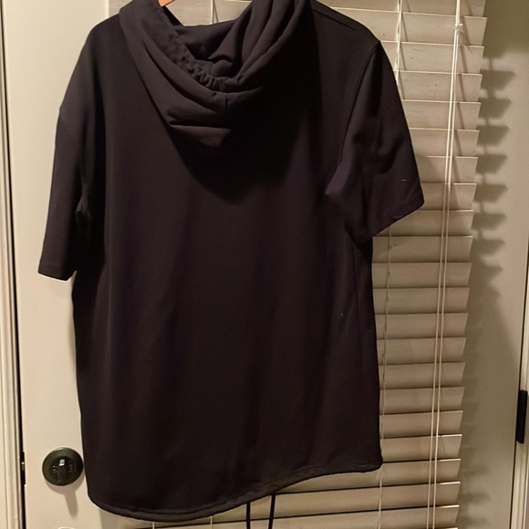 Great condition short sleeve hoodie - Picture 4 of 5